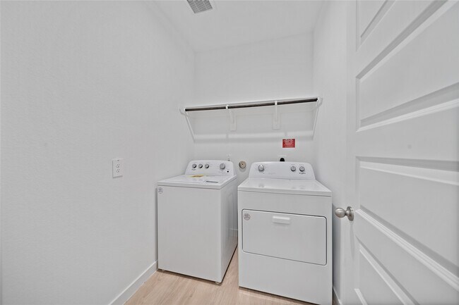 Building Photo - 3815 Pierce Pl Ln