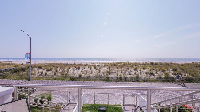 Building Photo - 5208 Boardwalk