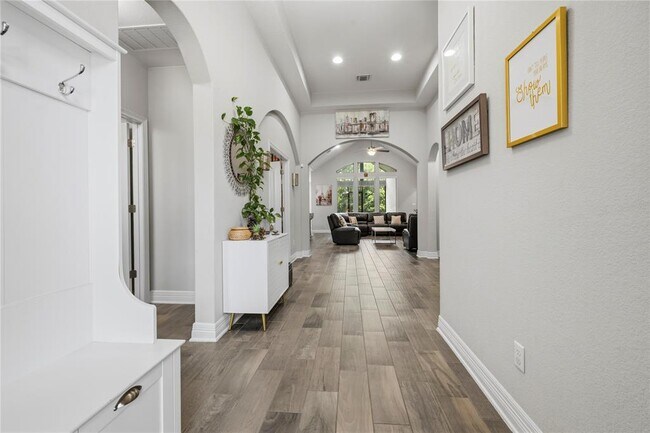 Building Photo - 3013 Chalice Well Dr