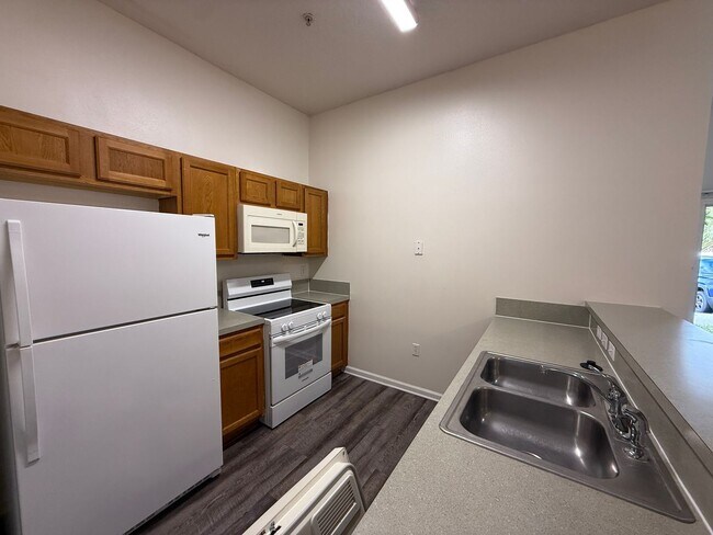 Building Photo - Lovely 2/2 in Villa Beauclerc