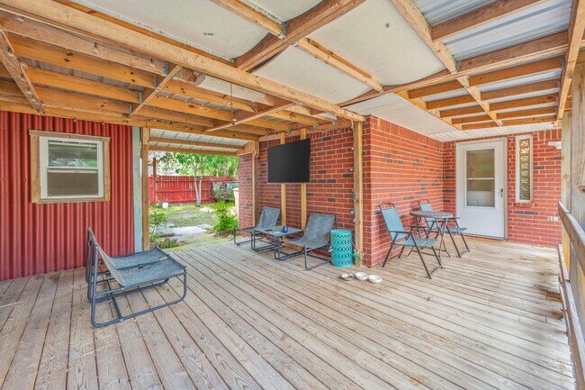 Building Photo - 3101 Lynn Dr