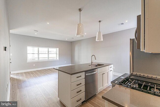 Building Photo - 5412 Chancellor St