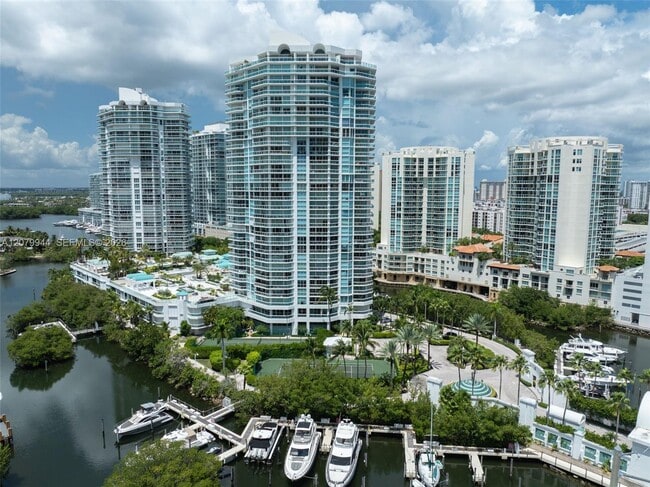 Building Photo - 16500 Collins Ave