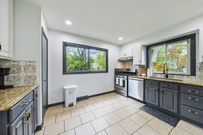 Building Photo - 38369 N Manor Ave