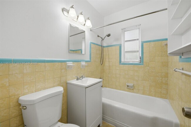 Building Photo - 3267 Franklin Ave