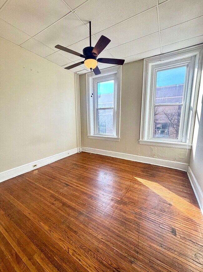 Building Photo - 241 N Queen St