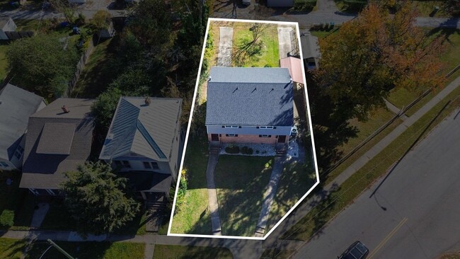 Building Photo - Charming 2-Bedroom Home with Hardwood Floors in North Highland Park