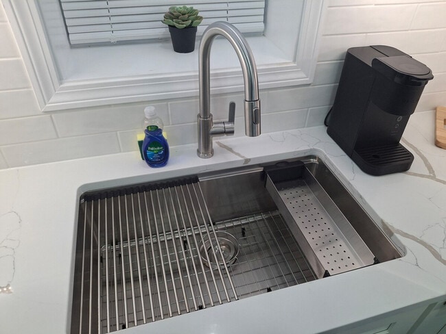 Building Photo - 1111 Atwells Ave