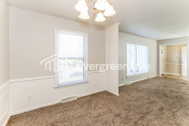 Building Photo - 1404 Larchmont Dr