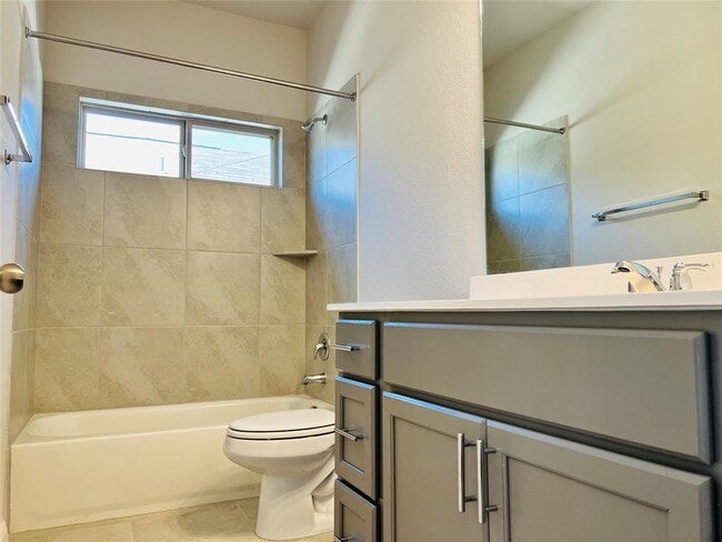 Building Photo - 136 MacArthur Dr