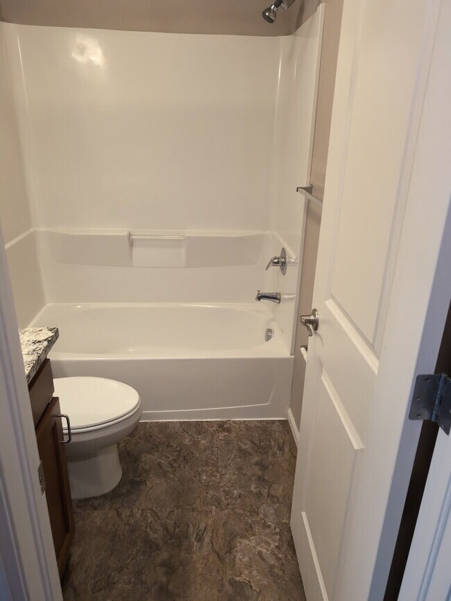 Building Photo - Newer 2BR/2.5BA in Englewood Townhouse with Garage. MOVE IN SPECIAL - $500 off first months rent