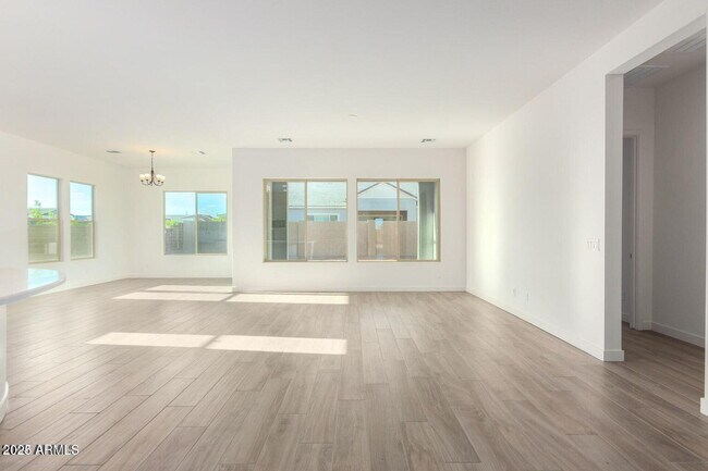 Building Photo - 1510 E Flower St