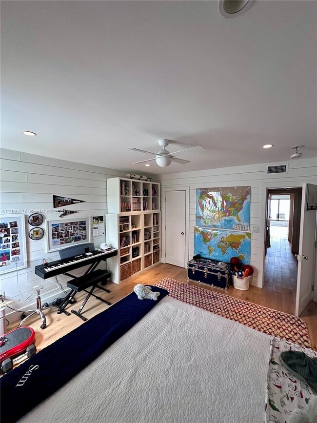 Building Photo - 166 Harbor Dr