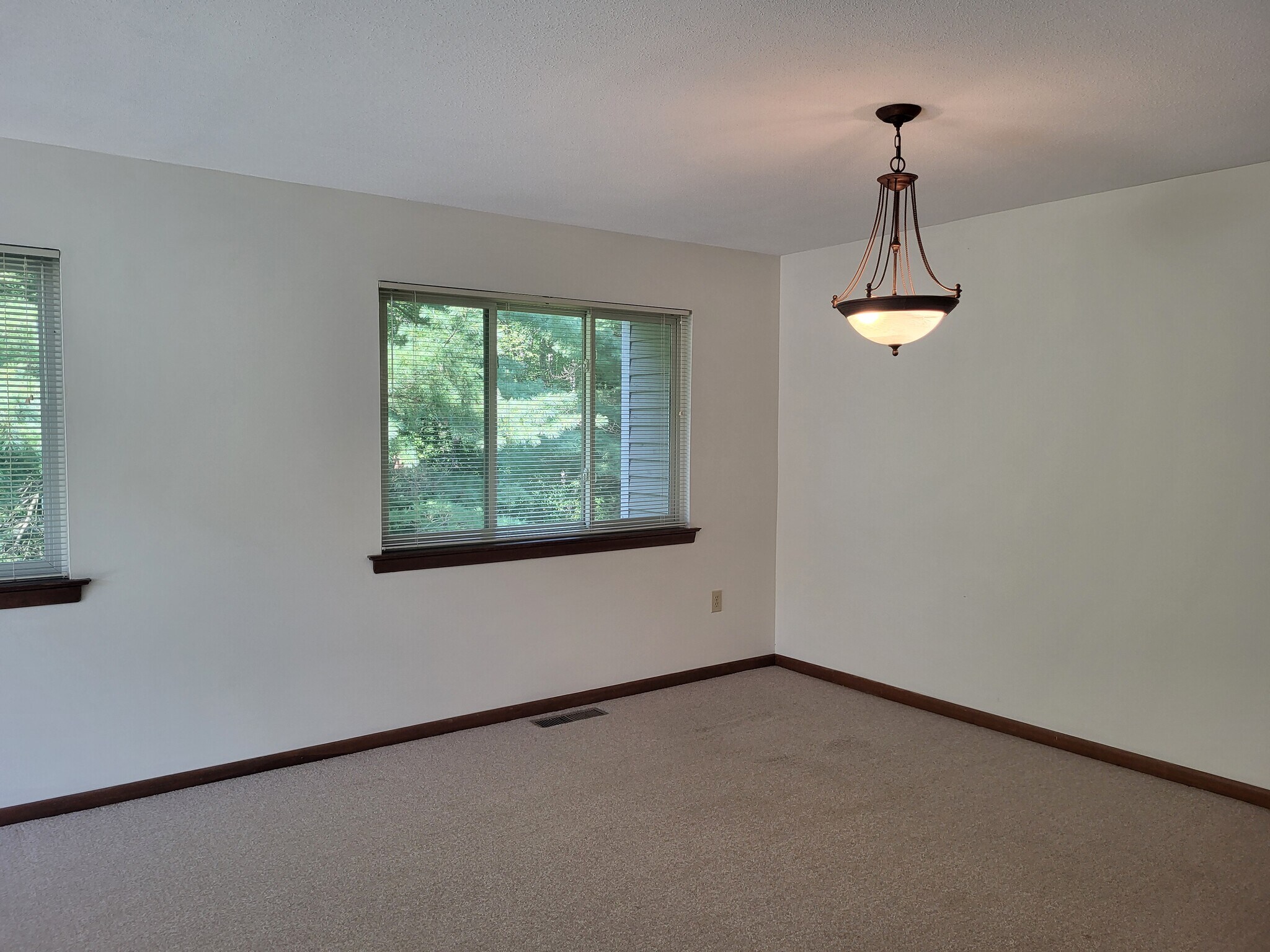 Building Photo - 107 Hilltop Dr