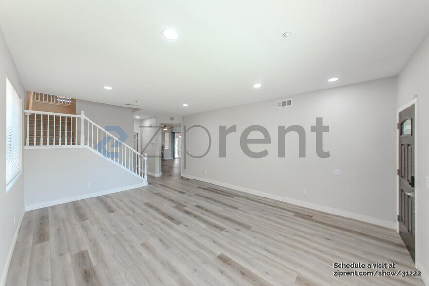 Building Photo - Unit