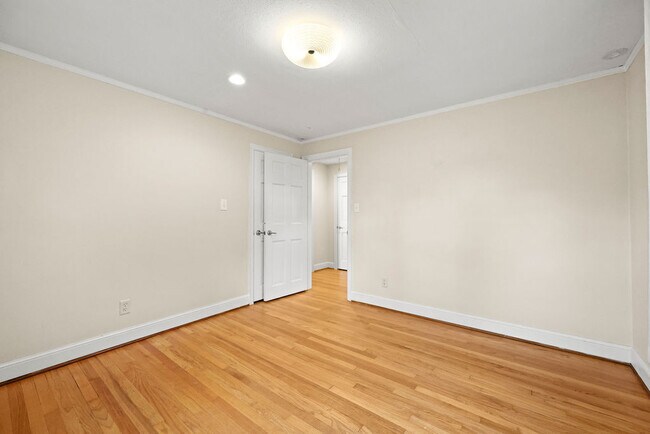 Building Photo - 15 Arapahoe Rd