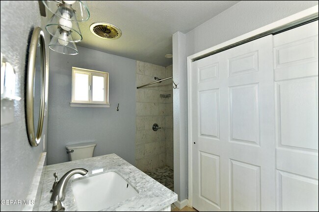 Building Photo - 4217 Canterbury Dr