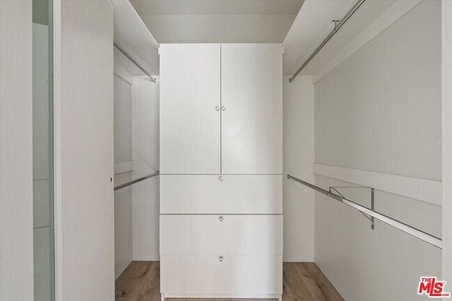 Building Photo - 5534 Sylmar Ave