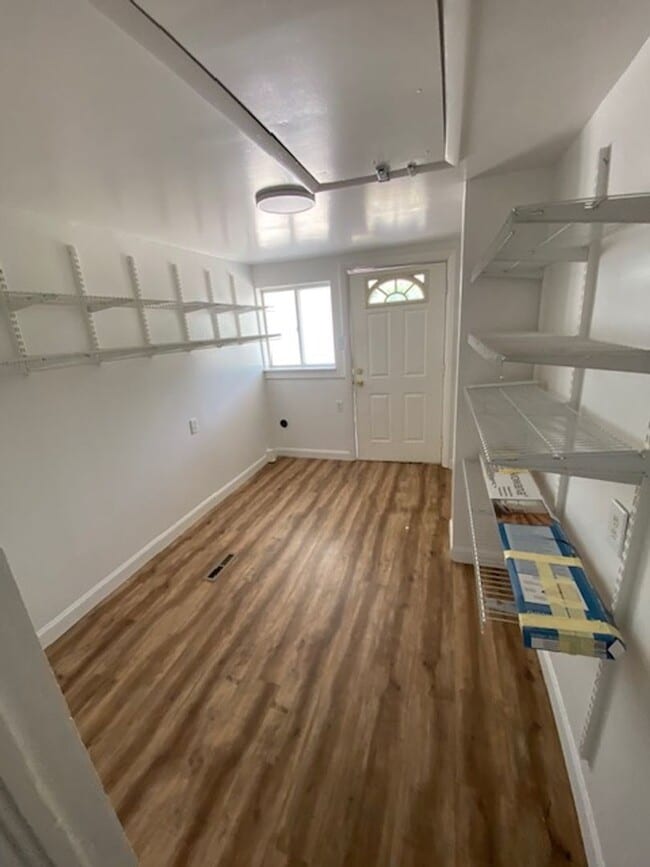 Building Photo - Home With Shop & Pasture!