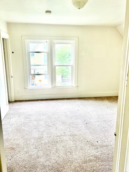 Building Photo - 27 Reed St