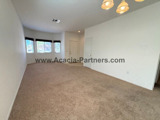 Building Photo - Three Bedroom  Home in Continental Reserves