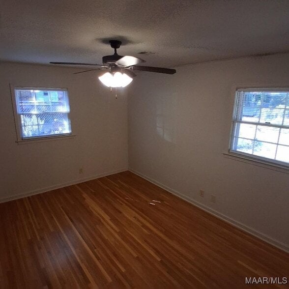 Building Photo - 3733 Royal Crest Dr