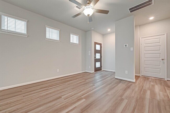 Building Photo - 1521 Beach Oak Dr