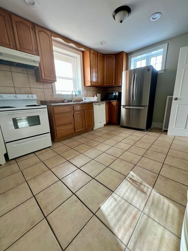 Building Photo - Gorgeous 5-Bedroom Single Family Home in Upper Darby! Available NOW!