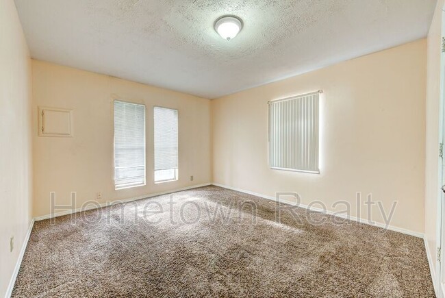 Building Photo - 2200 N St Luke Ave