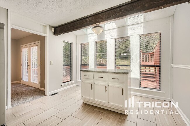Building Photo - 1935 Oakleaf Ct