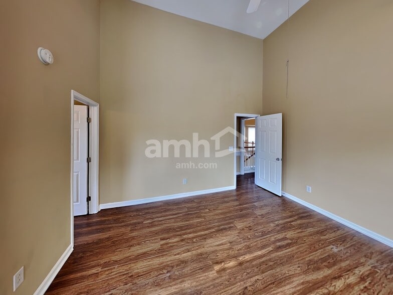 Building Photo - 1732 Shane Dr