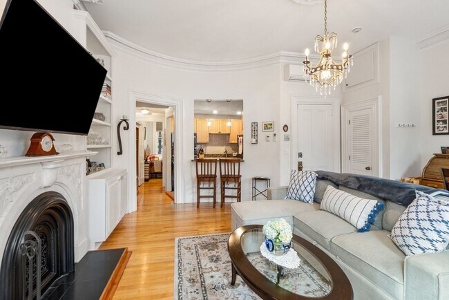 Building Photo - 597 Tremont St