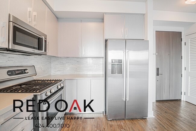 Building Photo - 1168 S Barrington Ave