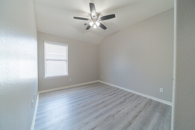 Building Photo - 13303 Davenport Hills Ln