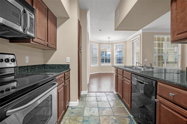 Building Photo - 7575 Kirby Dr