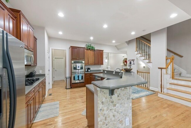 Building Photo - 1467 Wembley Ct NE