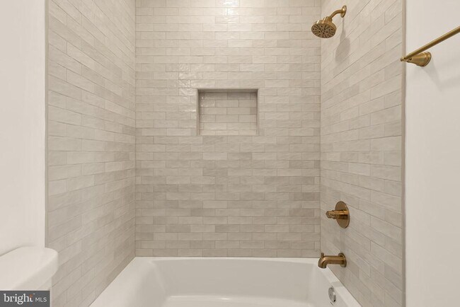 Building Photo - 1706 Bay St SE