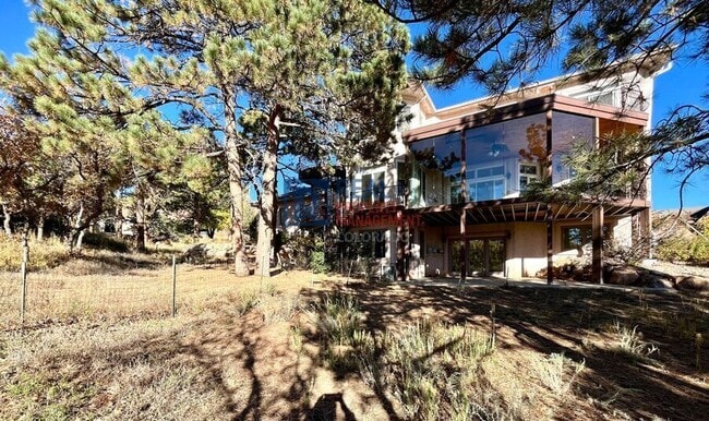 Building Photo - 2645 Rossmere St