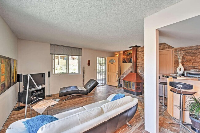 Building Photo - 808 E Cochise Dr
