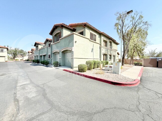 Building Photo - 2831 E Southern Ave