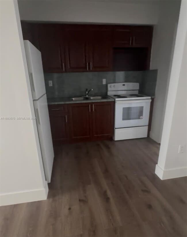 Building Photo - 2046 SW 7th St