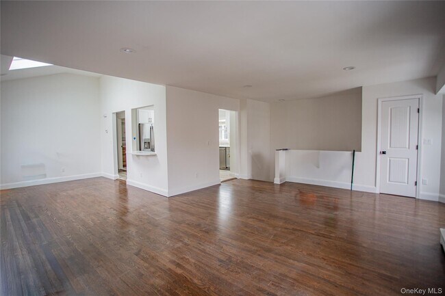 Building Photo - 451 E Pine St