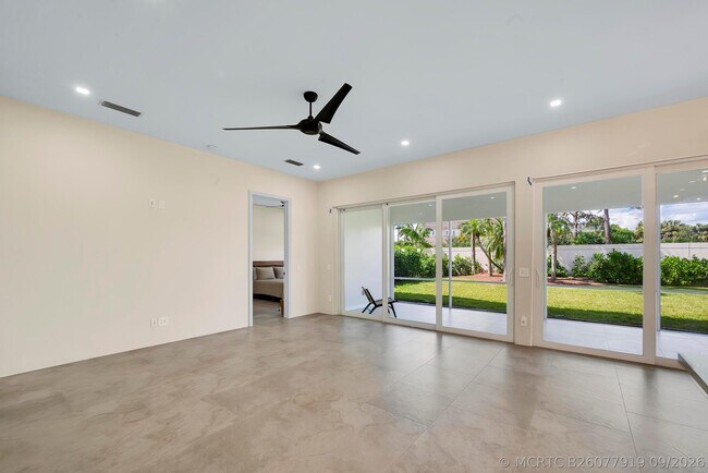 Building Photo - 176 NW Bentley Cir