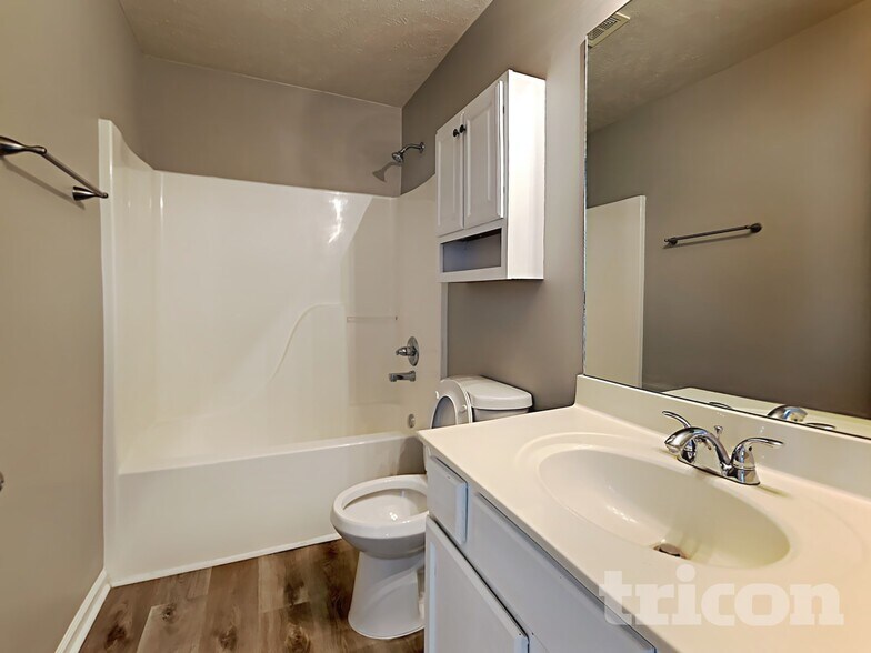 Building Photo - 700 Holland Ridge Dr