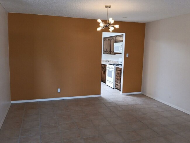 Building Photo - 2 Bedroom, 2 Bathroom! Lovely Home Coming Soon!