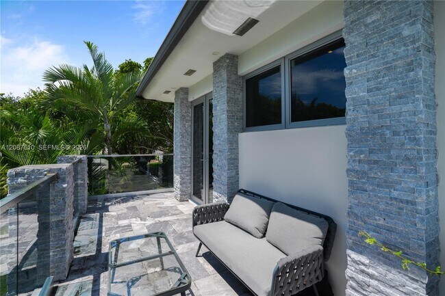 Building Photo - 9301 N Bayshore Dr