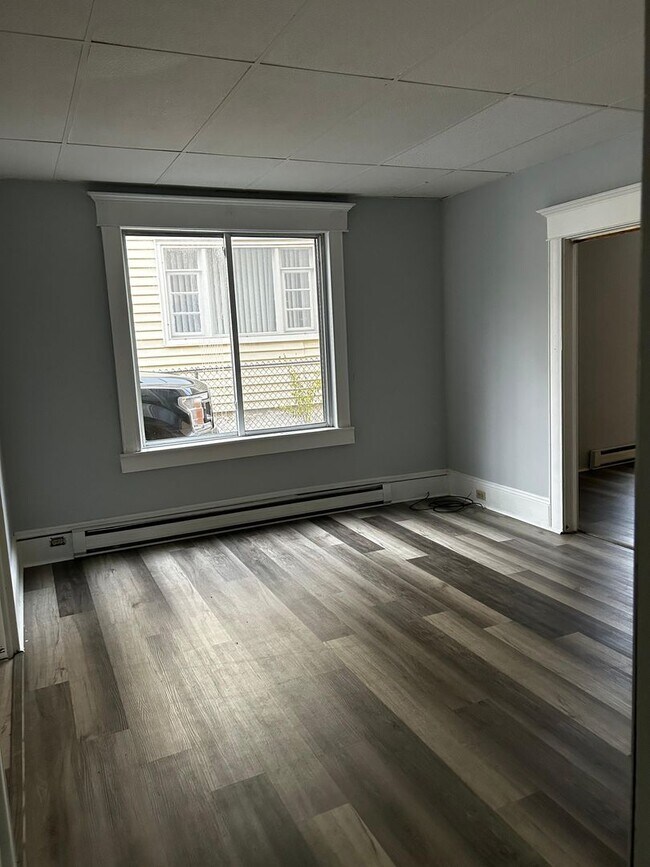 Building Photo - 418 N Main St