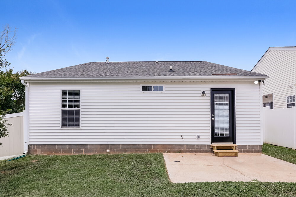 Building Photo - 2000 Salmon River Dr