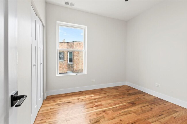 Building Photo - 6128 S Rhodes Ave