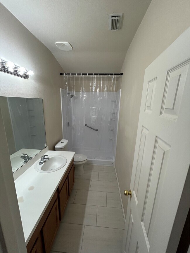 Building Photo - 707 Kiley Dr